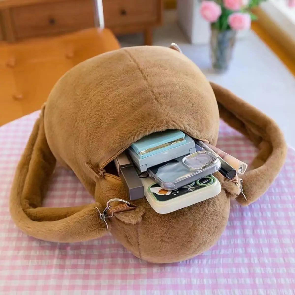 Mochila de Peluche Capibara - Diseño Kawaii Único con Hamburguesa - Lleva lo esencial con estilo todos los días