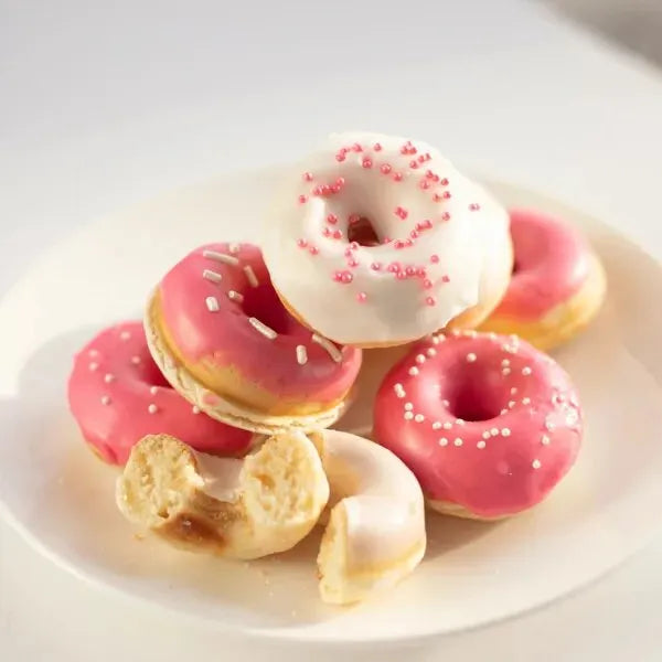 MÁQUINA MINI DONUTS EXPRESS🍩 - HORNEA SIN ESFUERZO - DISFRUTA DONUTS PERFECTAS EN MINUTOS⏱️- COBERTURA ANTIADHERENTE + GUÍA DE RECETAS PARA DONUTS DELICIOSAS GRATIS✨